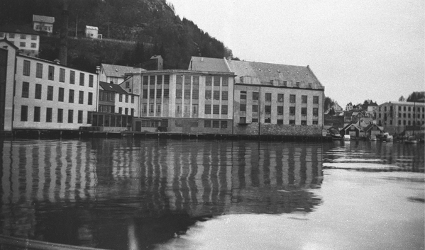 Salhus Tricotagefabrik omkring 1935