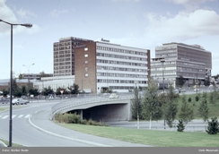 I 1980 var Aanonsen fortsatt herre i eget hus på Løren. Den nye fabrikken ved Økernkrysset ble innviet i 1956 og siden utvidetFoto: Atelier Rude / Oslo Museum<br>