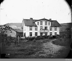 Familien Jamesons hjem på Gullhaug står fortsatt i NydalsbyenFoto: Ole Tobias Olsen, ca 1865, Oslo Museum<br>