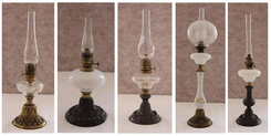 Collage av lamper fra Mandal Paraffin Olie Company som i dag befinner seg på Mandal museum.Foto: Ulf Aanonsen <br>